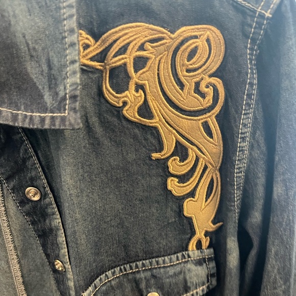 Brand: Wired Heart - Blue Denim Vintage Button-Down, medium size - Picture 7 of 10